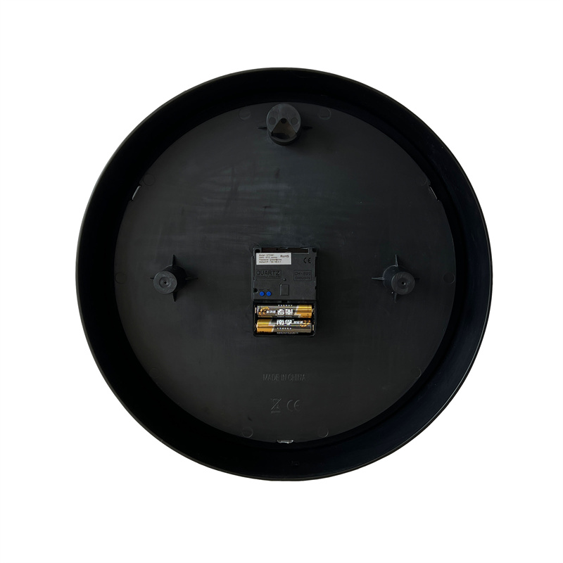 Reloj de pared analógico redondo negro de 13,7 pulgadas con conexión WiFi y funcionamiento a pilas.